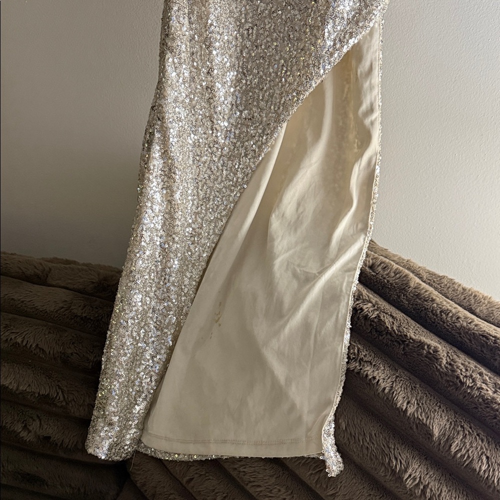 Sparkling Silver Sequin Mini Dress - Picture 2 of 4